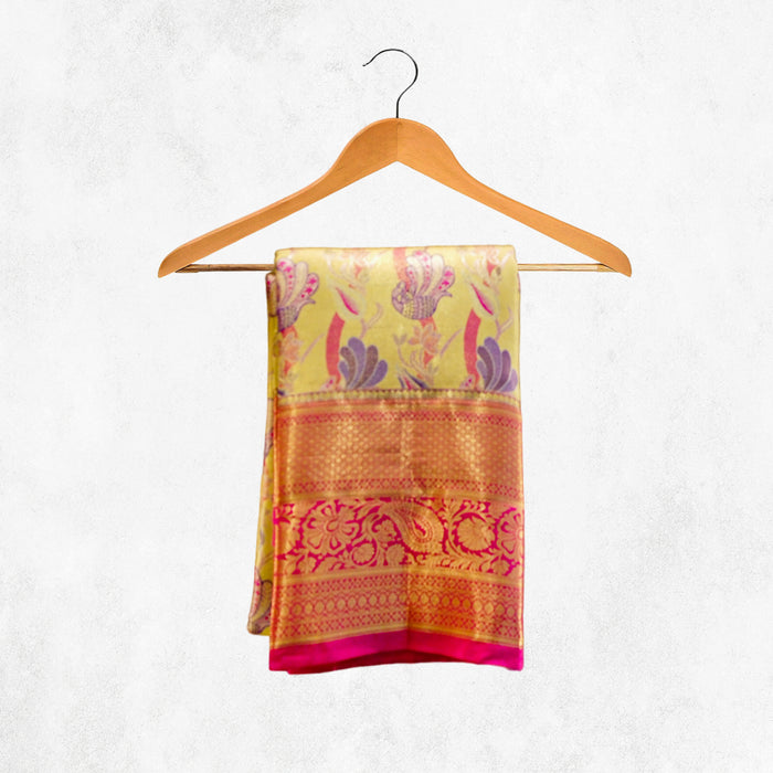 Elegant Floral Patterned Silk Saree